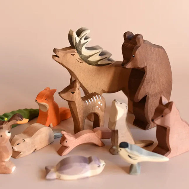 Tiere aus Holz und anderen Materialien