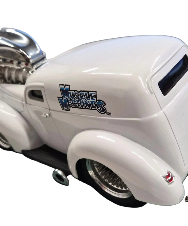 Muscle Machines Ford 1940 Sedan Delivery