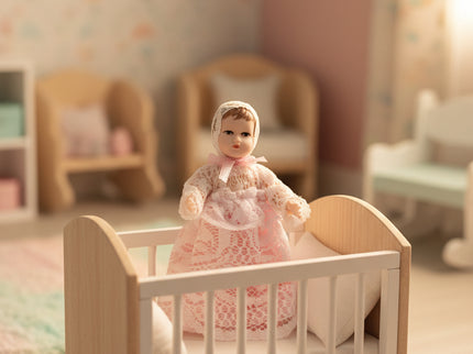 Miniaturpuppe "Das Baby" aus Porzellan für Puppenstube, 1:12