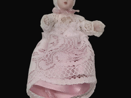 Miniaturpuppe "Das Baby" aus Porzellan für Puppenstube, 1:12
