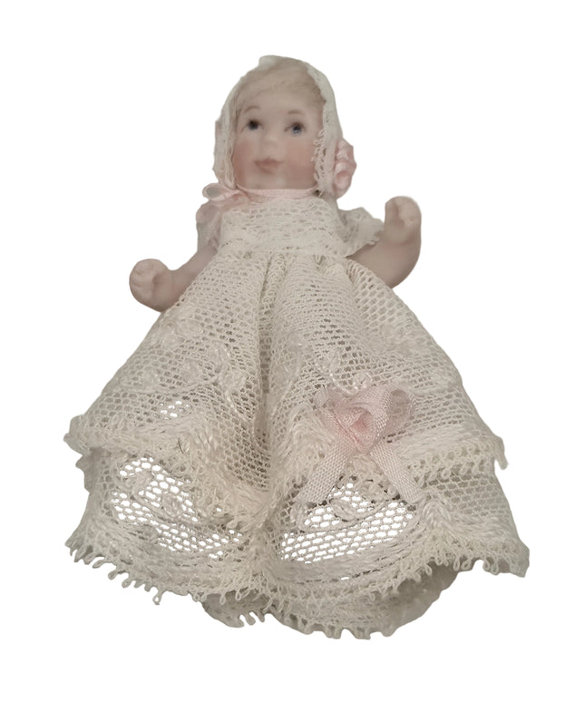 Miniaturpuppe aus Porzellan mit Spitzenkleidchen, 1:12