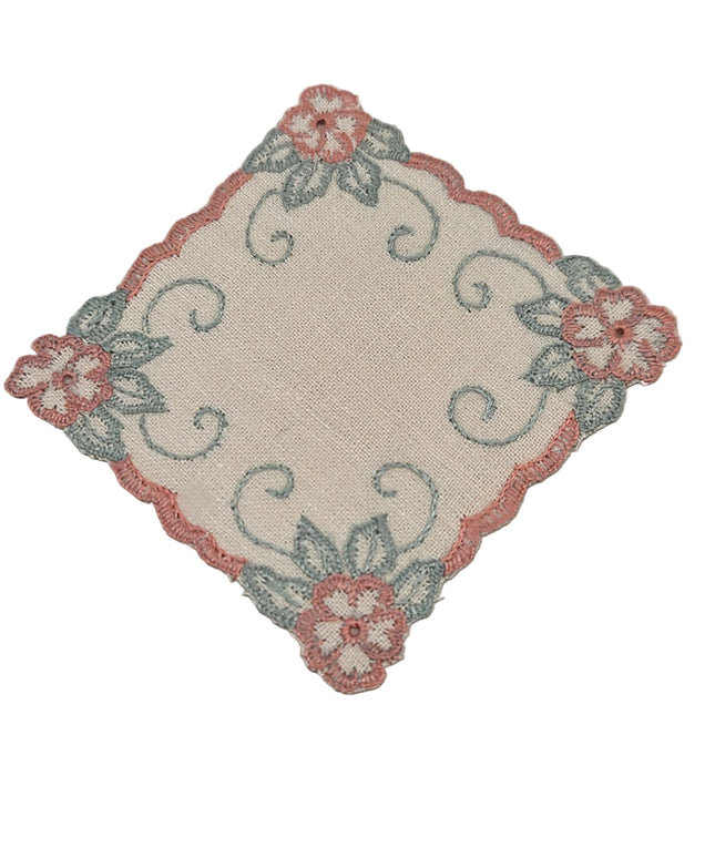Tischdecken und Spitzen für Puppenhaus 1:12