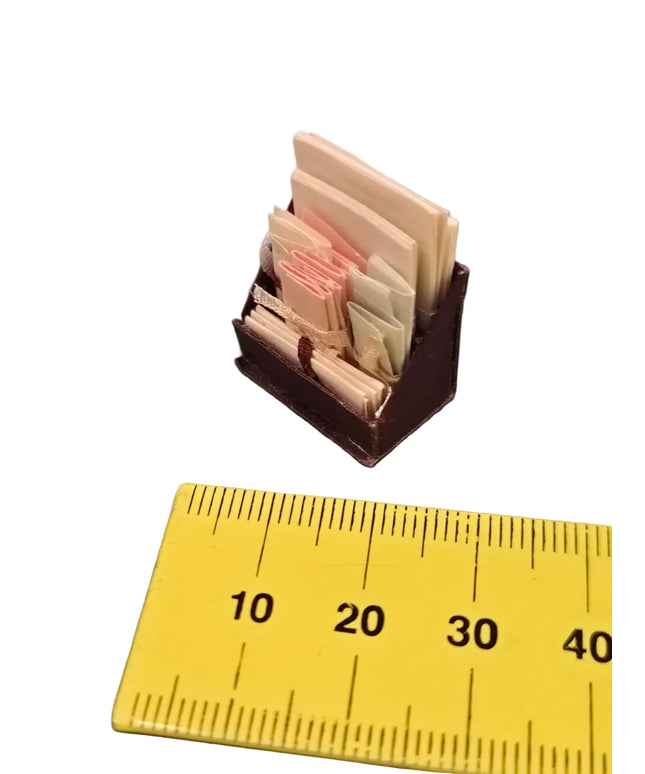 Papier Auslage für Puppenhaus 1:12