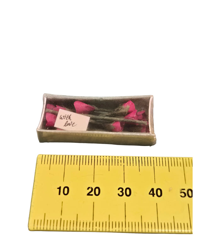 Rosen im Karton für Puppenhaus 1:12