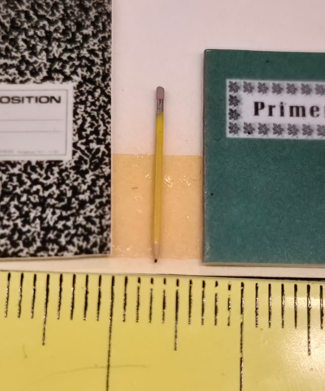 Notizbuch mit Bleistift und Heft Puppenhaus Zubehör 1:12