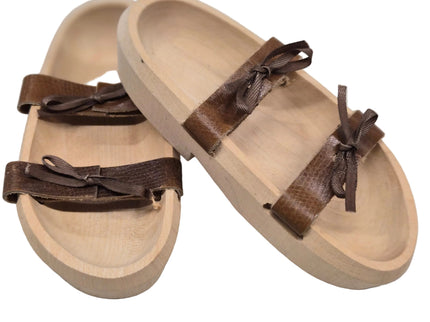 Puppen Sandalen aus Holz mit Lederbändel