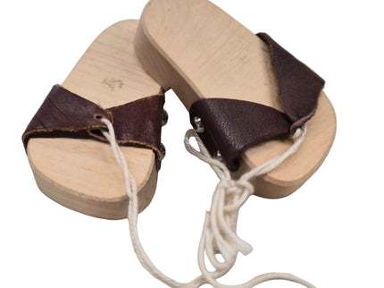 Puppen Sandalen aus Holz mit Lederbändel