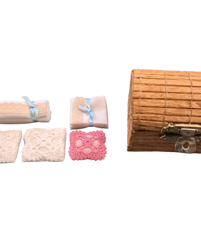 Schatzkiste mit Kissen für Puppenhaus 1:12