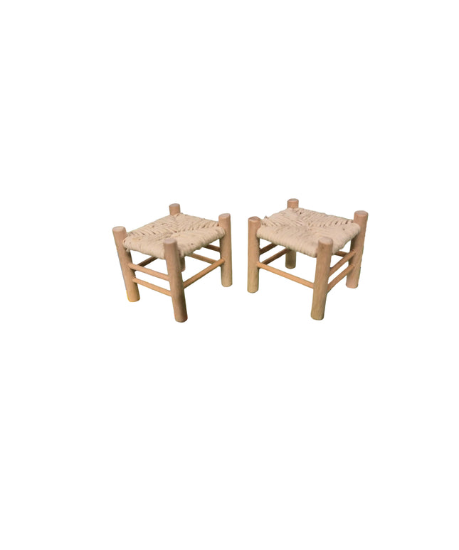 Holzhocker Set mit geflochtener Sitzfläche 1:12 – Puppenhaus Zubehör