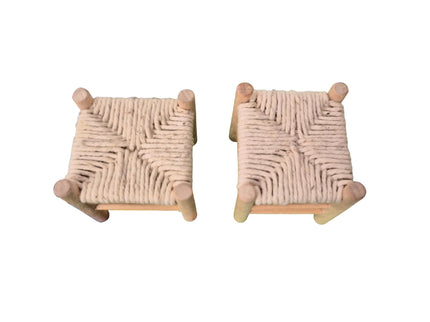 Holzhocker Set mit geflochtener Sitzfläche 1:12 – Puppenhaus Zubehör