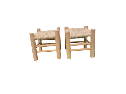 Holzhocker Set mit geflochtener Sitzfläche 1:12 – Puppenhaus Zubehör