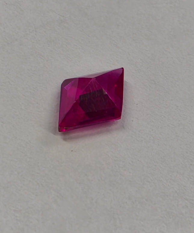 Synthetische Rubin konisch 6 x 8