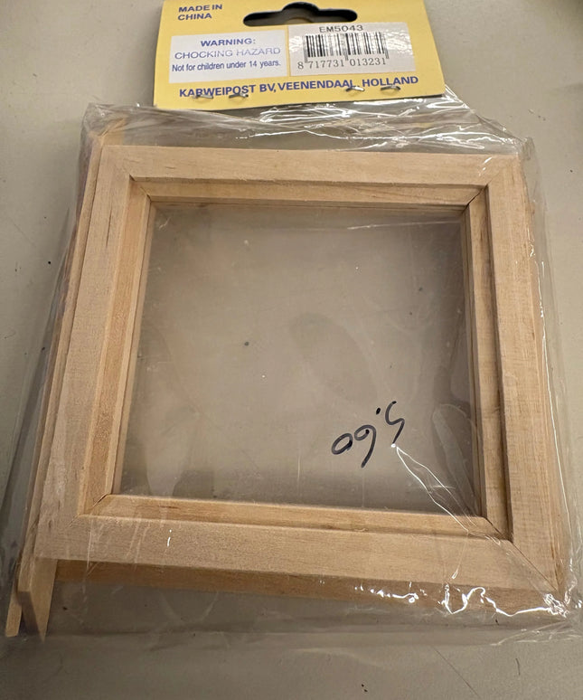 Holzfenster 1:12 mit Verzierung – Euro-Mini's Puppenhaus  Zubehör
