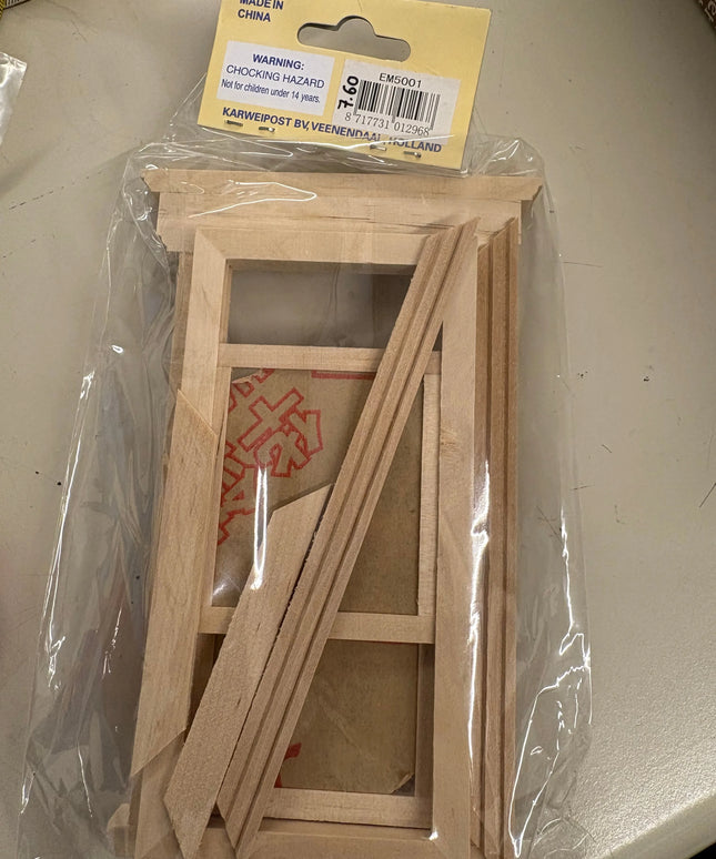 Holzfenster 1:12 mit Verzierung – Euro-Mini's Puppenhaus  Zubehör