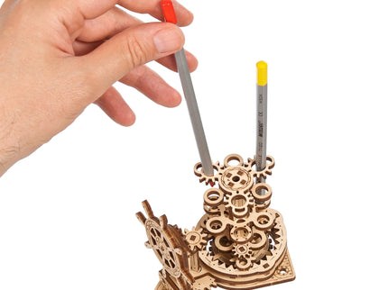UGEARS 70220 – Rad-Organizer 2.0 – Mechanischer Holzbausatz für Stifte