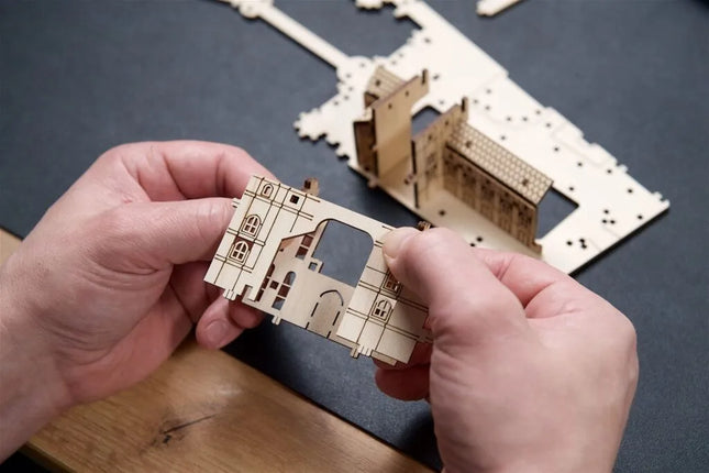 UGEARS 70256 - Harry Potter Schloss Hogwarts - 3D Holzbausätze