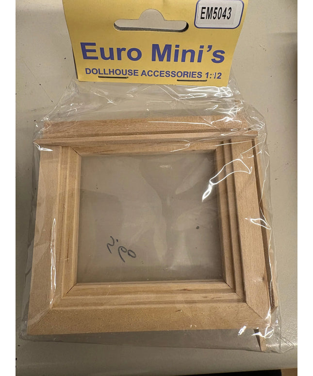Holzfenster 1:12 mit Verzierung – Euro-Mini's Puppenhaus  Zubehör