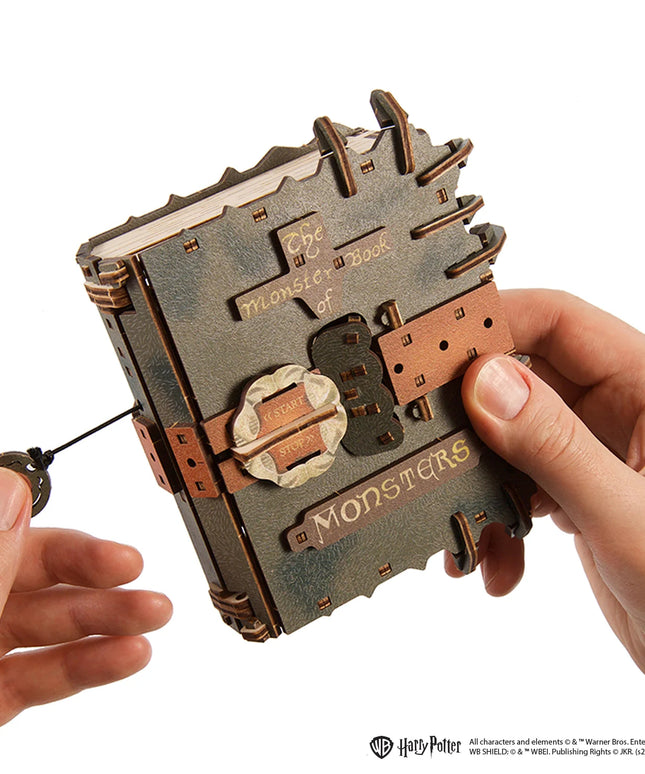 UGEARS 70274 - Harry Potter Das Monsterbuch der Monster