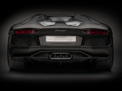 Lamborghini Aventador LP700-4 Roadster Nero Nemesis 1:8