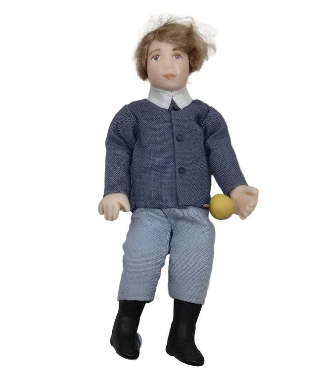 Junge mit Apfel für Puppenhaus 1:12