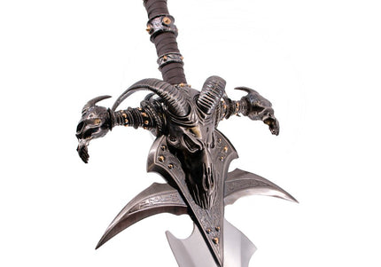 woo_src:https://ludibrium.ch/wp-content/uploads/2019/04/Replica-Espada-Frostmourne-World-of-Warcraft-002.jpg