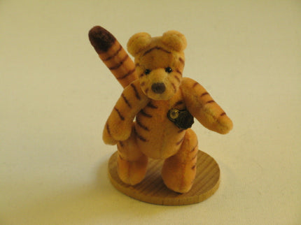 woo_src:https://ludibrium.ch/wp-content/uploads/2018/01/Teddy%20Hermann%20-%20Tigger%20klein%203131.png