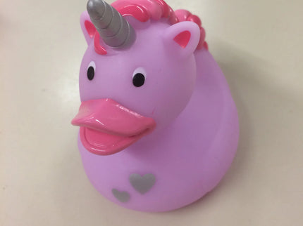 woo_src:https://ludibrium.ch/wp-content/uploads/2018/01/badeente-einhorn%2C-lila.png