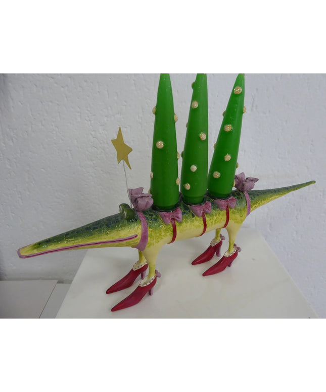 woo_src:https://ludibrium.ch/wp-content/uploads/2018/01/krinkles-alligator-krokodil-kerzenst%C3%A4nder-gloria-auf-high-heels-scaled.png
