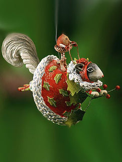 woo_src:https://ludibrium.ch/wp-content/uploads/2018/01/krinkles-mrs-squirrel-ornament.png