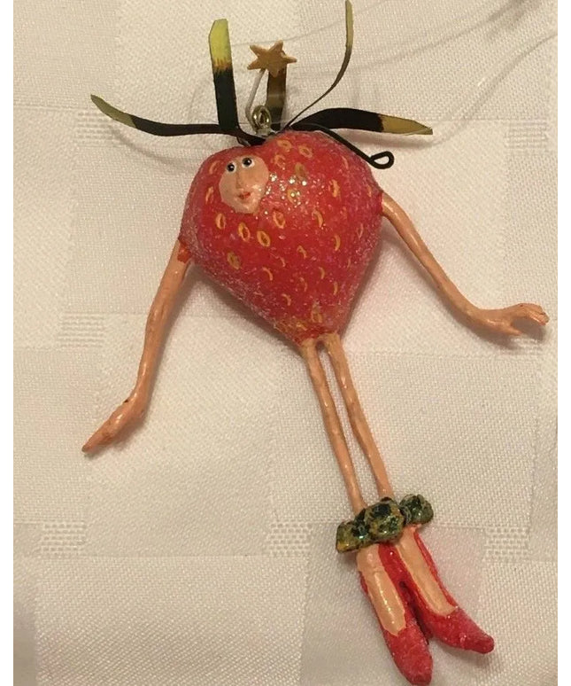 woo_src:https://ludibrium.ch/wp-content/uploads/2018/01/krinkles-strawberry-girl-christmas-ornament.png