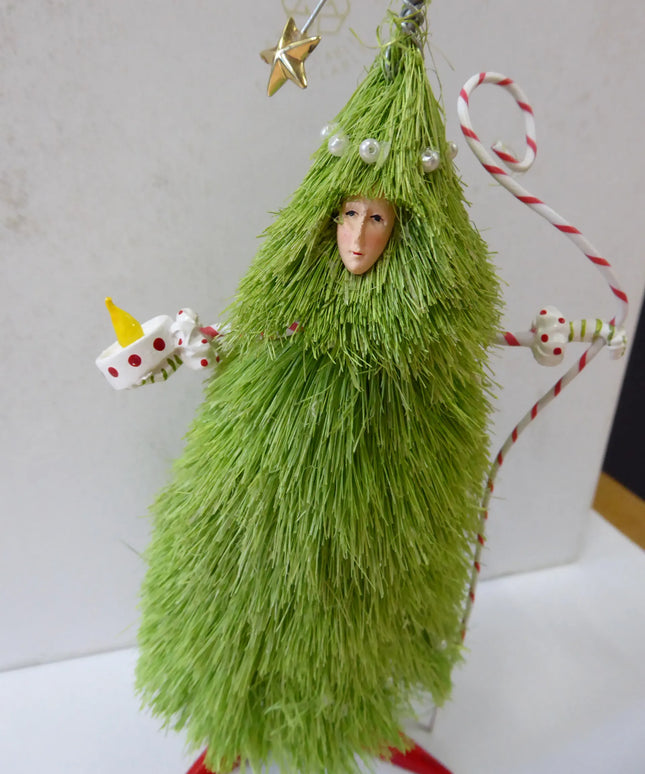 woo_src:https://ludibrium.ch/wp-content/uploads/2018/01/krinkles-tannenbaum-mit-stab-und-kerze-scaled.png