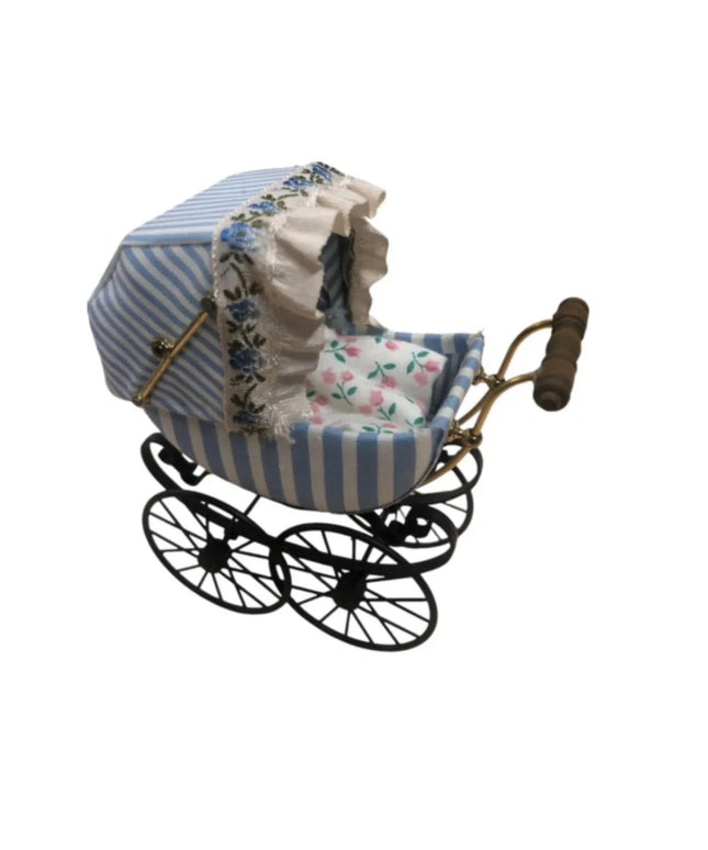woo_src:https://ludibrium.ch/wp-content/uploads/2024/06/ludibrium%E2%80%93Bodo-Hennig-Puppenwagen.jpg