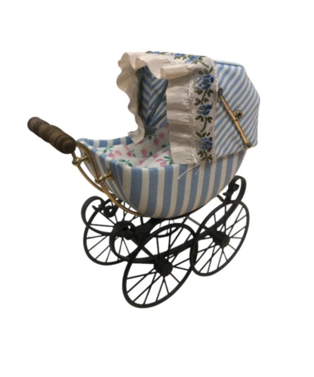 woo_src:https://woo.ludibrium.ch/wp-content/uploads/2024/06/ludibrium%E2%80%93Bodo-Hennig-Puppenwagen2.jpg