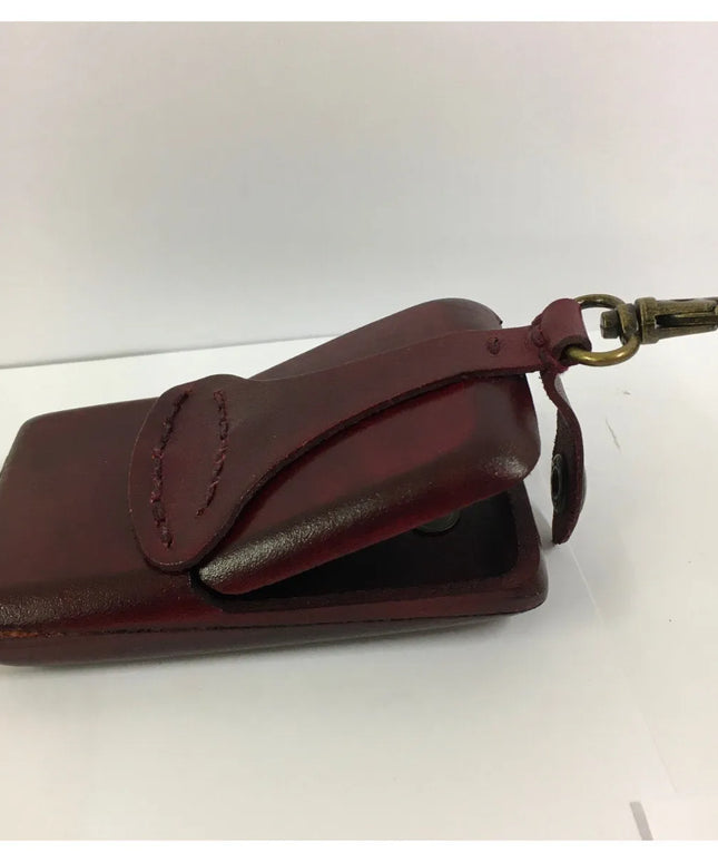 woo_src:https://ludibrium.ch/wp-content/uploads/2020/11/ludibrium%E2%80%93Leder-Visitenkarten-bordeaux-2.jpg