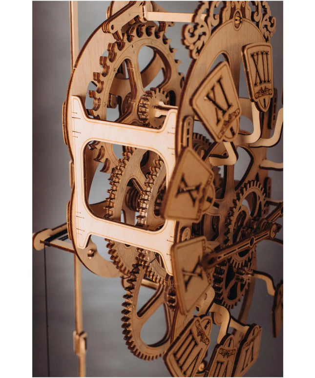 woo_src:https://ludibrium.ch/wp-content/uploads/2024/10/ludibrium%E2%80%93pendulum-wood-trick.2.jpg