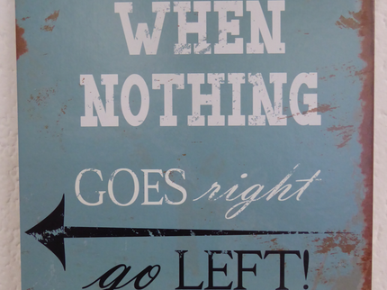 woo_src:https://ludibrium.ch/wp-content/uploads/2018/01/schild-when-nothing-goes-right-scaled.png