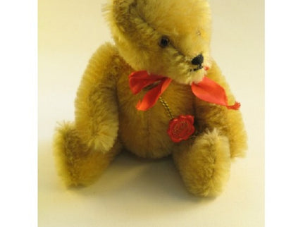 woo_src:https://woo.ludibrium.ch/wp-content/uploads/2018/01/teddy-hermann-b%C3%A4r-mit-roter-schleife.png