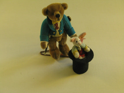 woo_src:https://ludibrium.ch/wp-content/uploads/2018/01/teddy-hermann-zauberer-mit-hut-und-hase.png