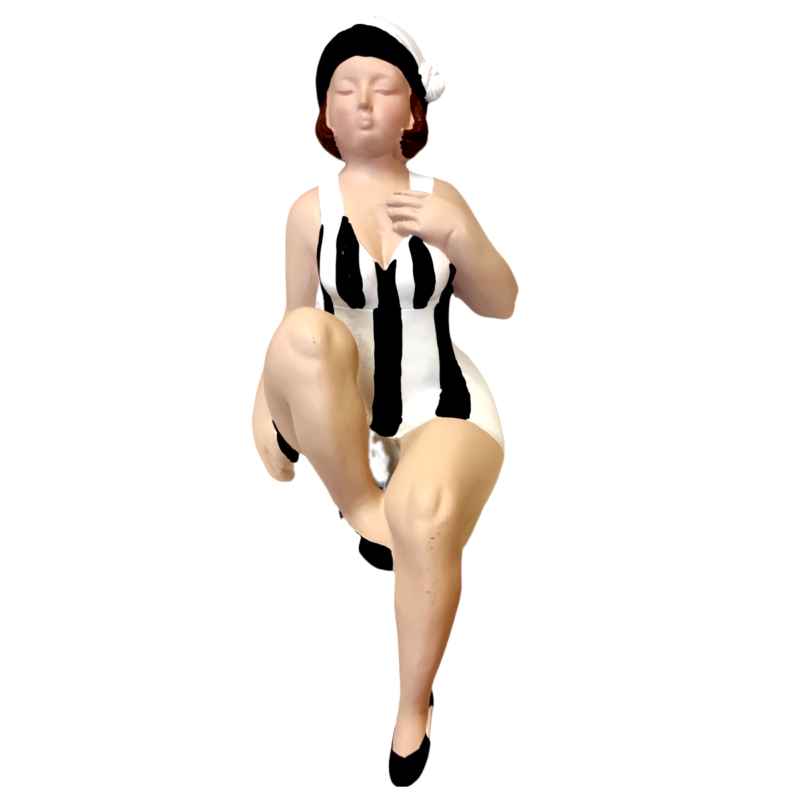 Ludibrium-Figur "Becky" sitzend - weiss mit schwarzen Streifen