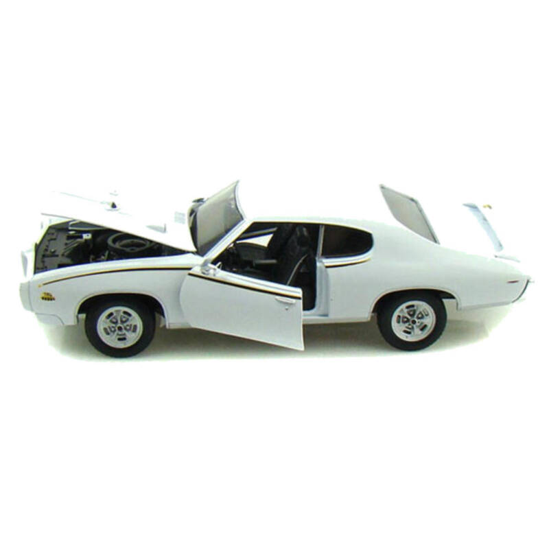 Ludibrium-Welly 22501 - 1969 Pontiac GTO Judge weiss 1:24
