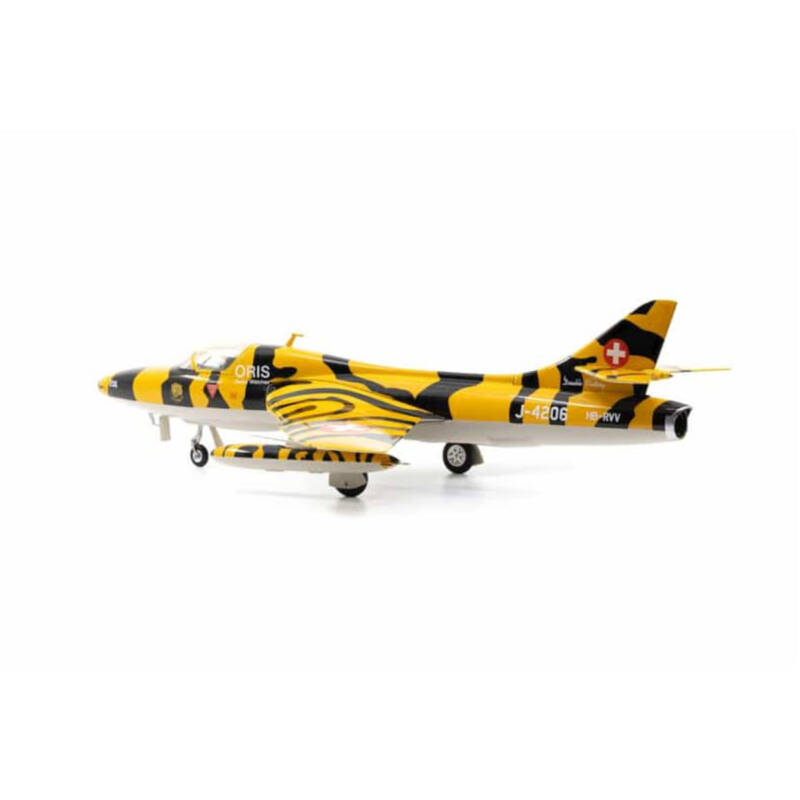 ACE 001206 - Hawker Hunter T.Mk.68 J-4206 HB-RVV «Tiger Look» - 1:72