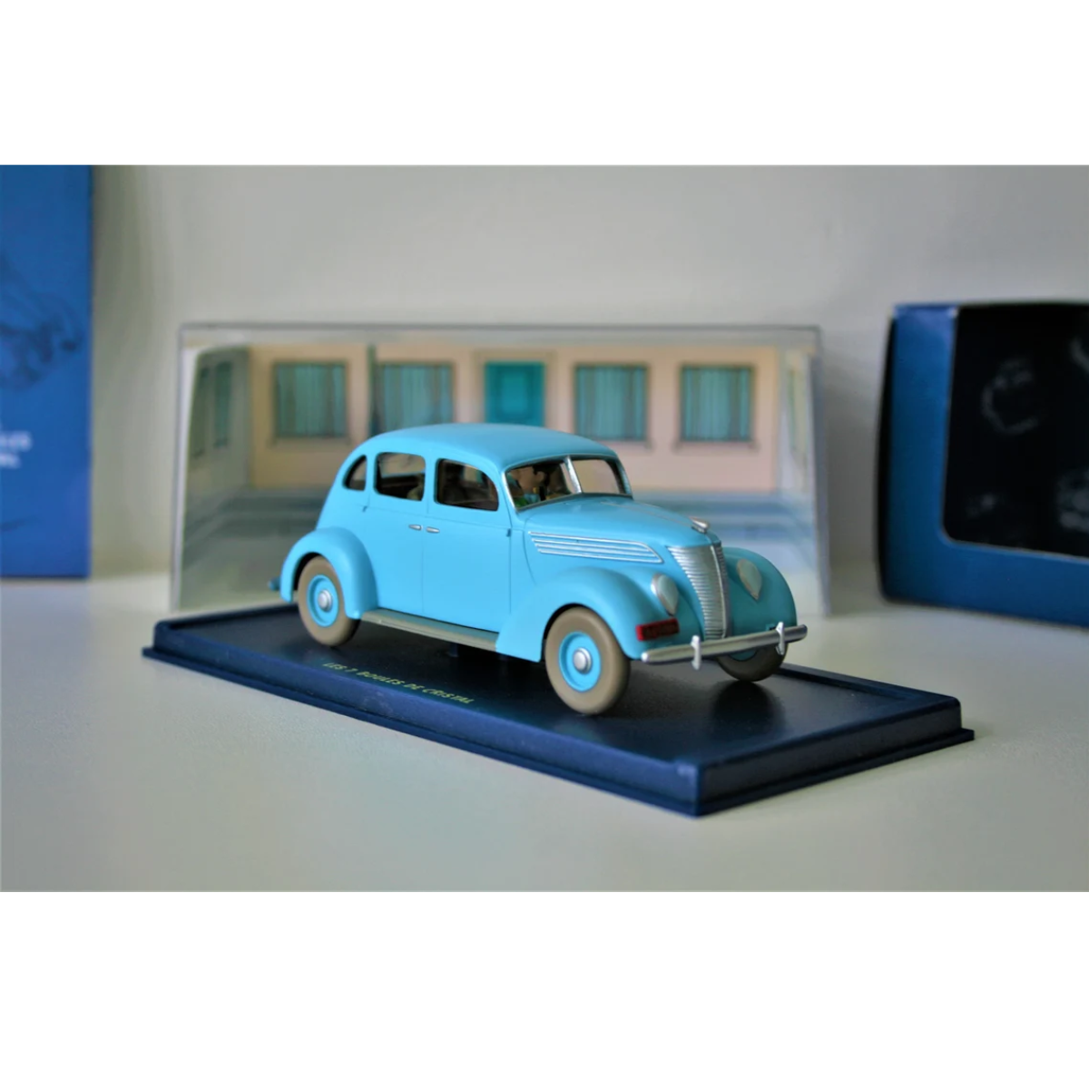 Sammlerauto Tim und Struppi - Ford V8 aus Die 7 Kristallkugeln 1:43/ Voiture de collection Tintin - la Voiture le taxi Ford V8 1:43 - les 7 boules de cristal