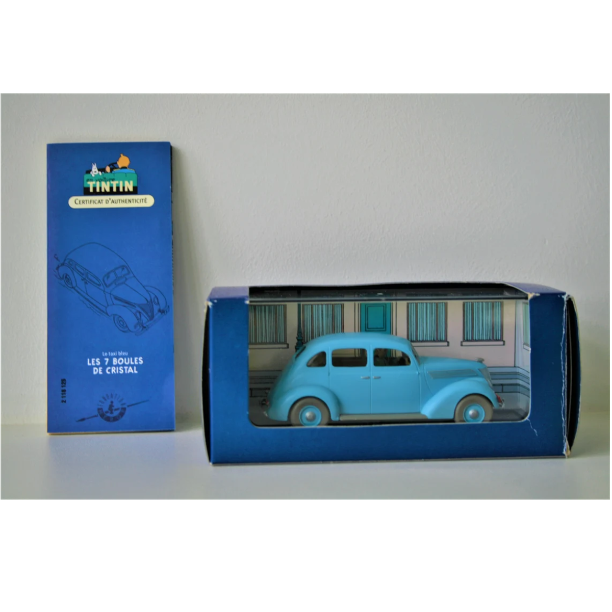 Sammlerauto Tim und Struppi - Ford V8 aus Die 7 Kristallkugeln 1:43/ Voiture de collection Tintin - la Voiture le taxi Ford V8 1:43 – Bild 2