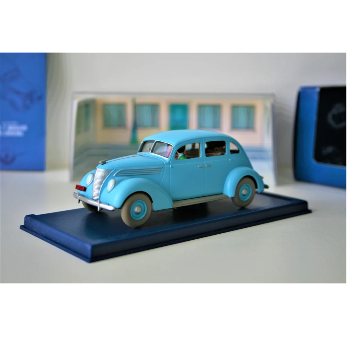 Sammlerauto Tim und Struppi - Ford V8 aus Die 7 Kristallkugeln 1:43/ Voiture de collection Tintin - la Voiture le taxi Ford V8 1:43 - les 7 boules de cristal